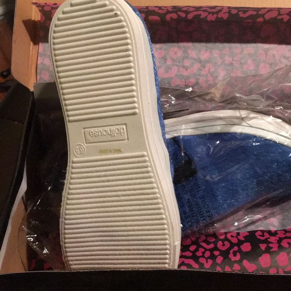 Shoe - Picture 2 of 2